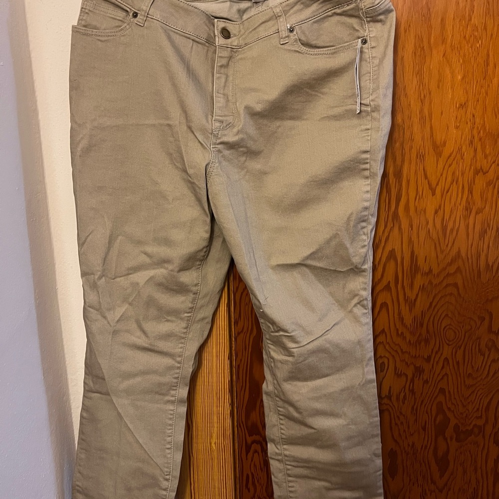 Dress barn Westport 16Short Signature Midrise Straight